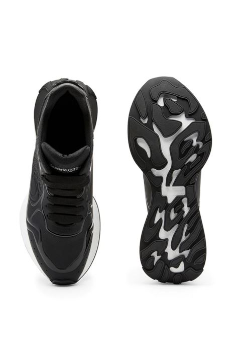 Sprint Runner Sneakers in Black And White ALEXANDER MCQUEEN | 757720-WHYKH1070