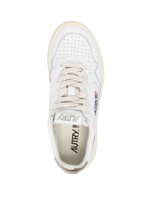 Medalist Low Sneakers In White and Gold Leather AUTRY | AULWLL06