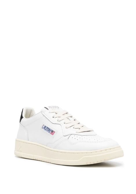 Medalist Low Sneakers In White and Black Leather AUTRY | AULWLL22