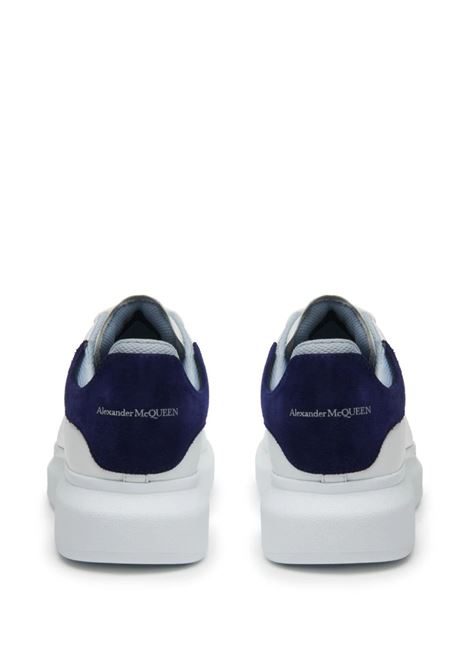 Sneakers Oversize Bianche Con Dettagli Blu Navy e Azzurro ALEXANDER MCQUEEN | 705060-WIE9A8727