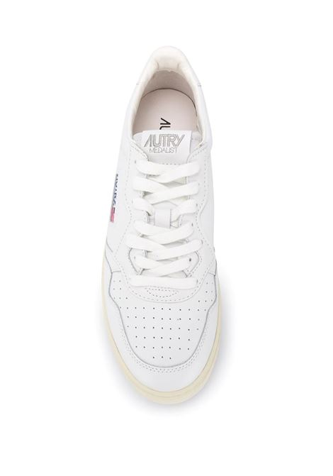 Medalist Low Sneakers In White Leather AUTRY | AULMLL15
