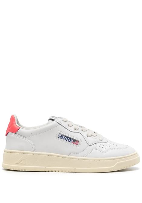 Medalist Low Sneakers In White And Fluo Pink Leather AUTRY | AULWLL57