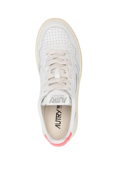Sneakers Medalist Low In Pelle Bianca e Rosa Fluo AUTRY | AULWLL57