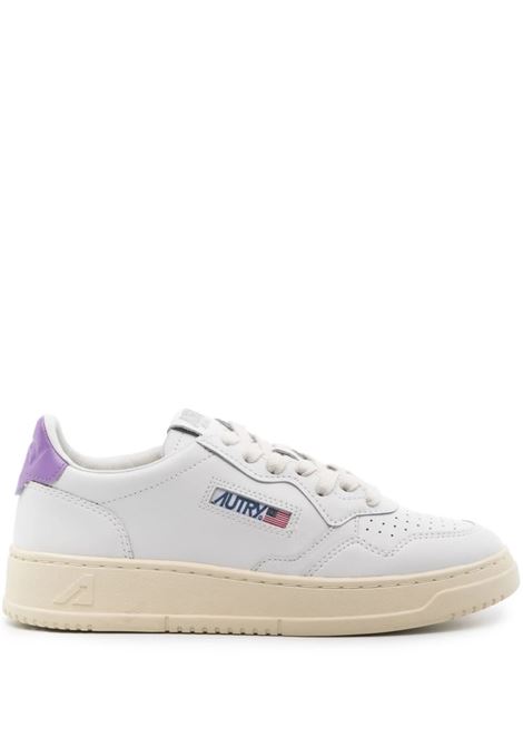 Medalist Low Sneakers In White And Lilac Leather AUTRY | AULWLL59