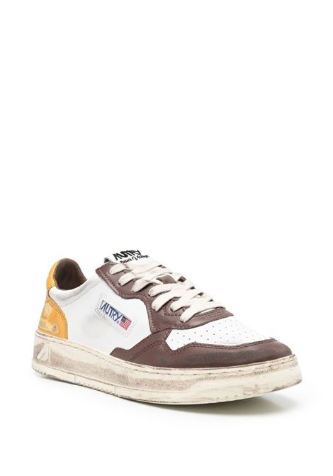 Super Vintage Medalist Low Sneakers In Honey, Brown and White Leather AUTRY | AVLMSV12