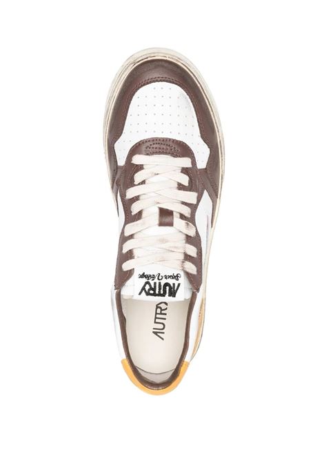 Super Vintage Medalist Low Sneakers In Honey, Brown and White Leather AUTRY | AVLMSV12