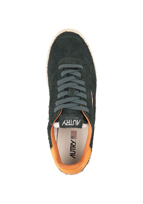 Medalist Flat Sneakers In Green and Glory Suede AUTRY | FLLMUL02