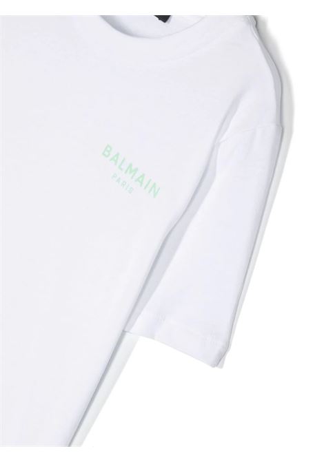 White T-Shirt With Light Green Logo On Chest BALMAIN KIDS | BU8R91-Z1751100VE