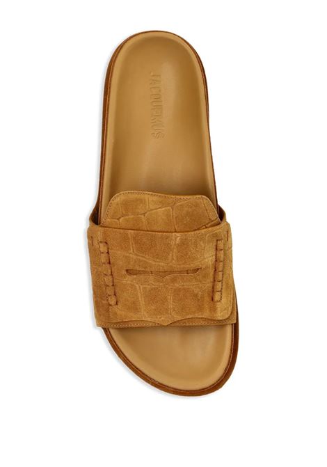Camel Croc-Embossed Suede Leather Flat Sandals JACQUEMUS | 255FO172-4355830